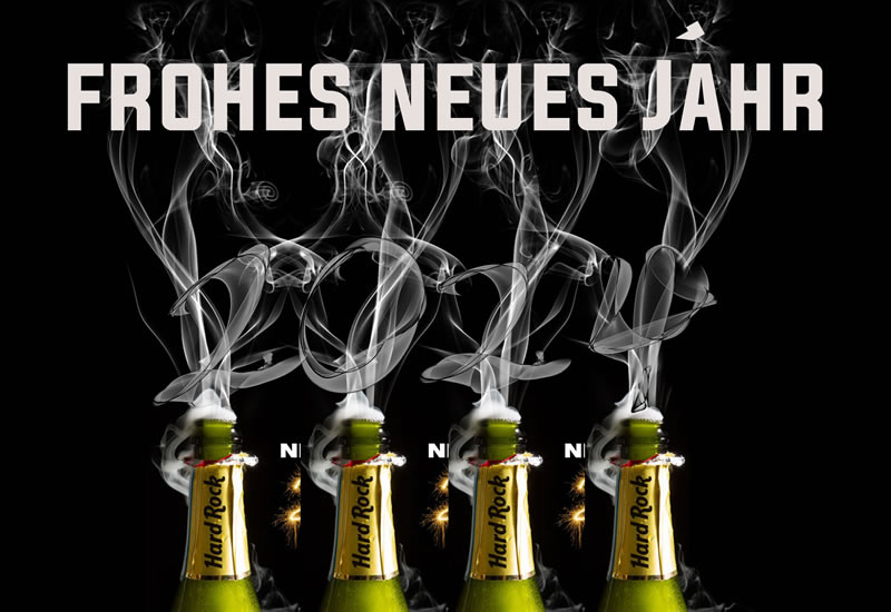 4 Flaschen Sekt, um ein frohes neues Jahr zu wünschen